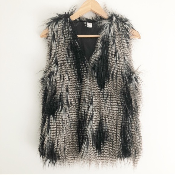 H&M Faux Fur Fluffy Vest - Picture 1 of 10